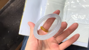 氷翡翠バングル