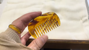 ミャンマー産琥珀カービング