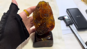 ミャンマー産琥珀カービング