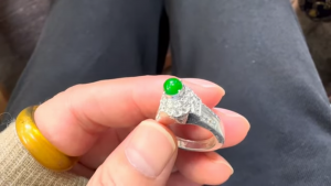 蛍光翡翠ルース