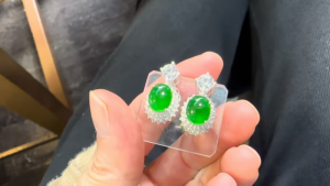 蛍光翡翠ペアルース