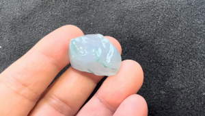 ラベンダー翡翠原石