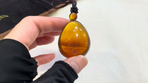 ミャンマー産琥珀カービング