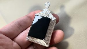 黒翡翠ルース　ブラックシェイプ