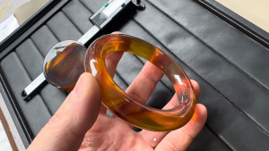 ミャンマー産琥珀プリンセスバングル