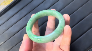 本翡翠バングル
