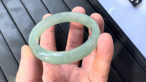 氷翡翠バングル　よしのくず