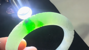 本翡翠カービングバングル