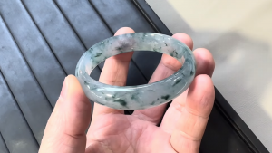 氷翡翠バングル