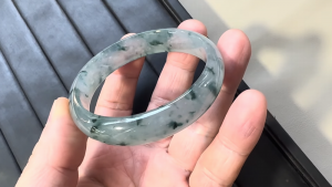 氷翡翠バングル　水の流れに身をまかせ