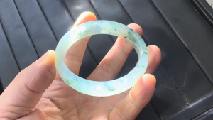 氷翡翠バングル
