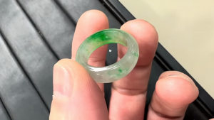高級氷翡翠くりぬきリング
