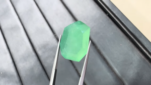 氷翡翠原石