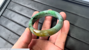 本翡翠バングル