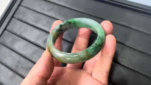 本翡翠バングル