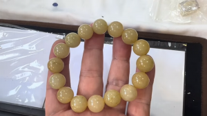 黄翡翠ビーズブレスレット