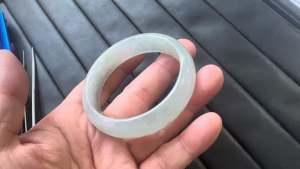 氷翡翠バングル