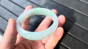 本翡翠バングル