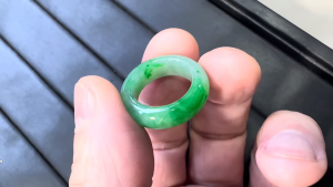 高級くりぬき翡翠リング