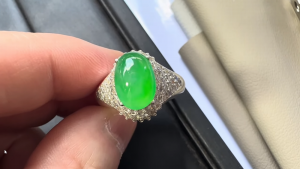 ろうかん翡翠ルース　春まっさかり