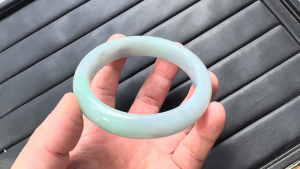 本翡翠バングル