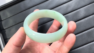 本翡翠バングル