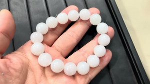 本翡翠ビーズブレスレット