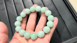 本翡翠ビーズブレスレット