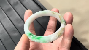 格安本翡翠彫刻バングル