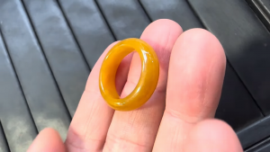 黄翡翠くりぬきリング