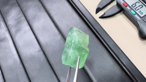 氷翡翠原石
