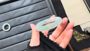 氷翡翠バングル