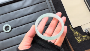 氷翡翠バングル