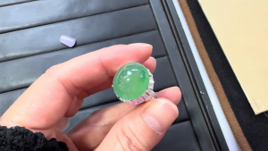 ろうかん翡翠ルース