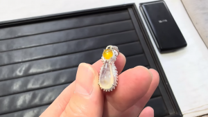 氷翡翠ルースペンダント