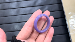 ラベンダー翡翠ペンダント