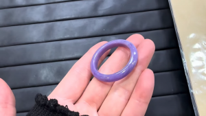 ラベンダー翡翠ペンダント