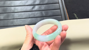本翡翠バングル
