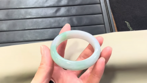 本翡翠バングル