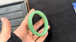 本翡翠バングル