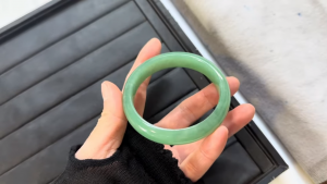本翡翠バングル