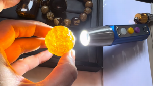 ミャンマー産琥珀カービング