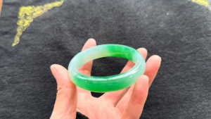 高級本翡翠バングル