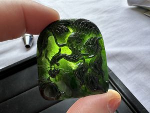 黒翡翠カービング