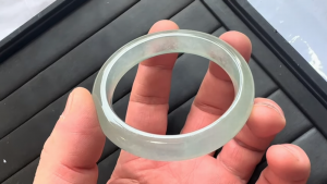 高級氷翡翠卵型バングル