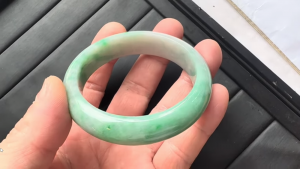 本翡翠バングル