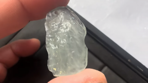 氷翡翠原石