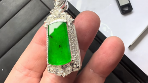 ろうかん翡翠ルース