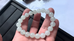 氷翡翠ビーズブレスレット　冬物語