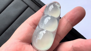 高級氷翡翠カービング　ミスタータマリンド